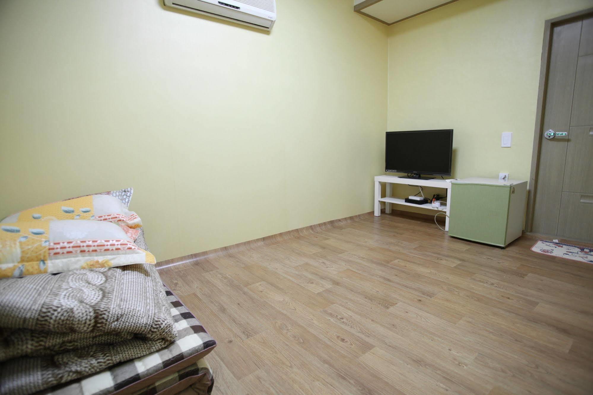 Dadam Guesthouse ヨス市 エクステリア 写真