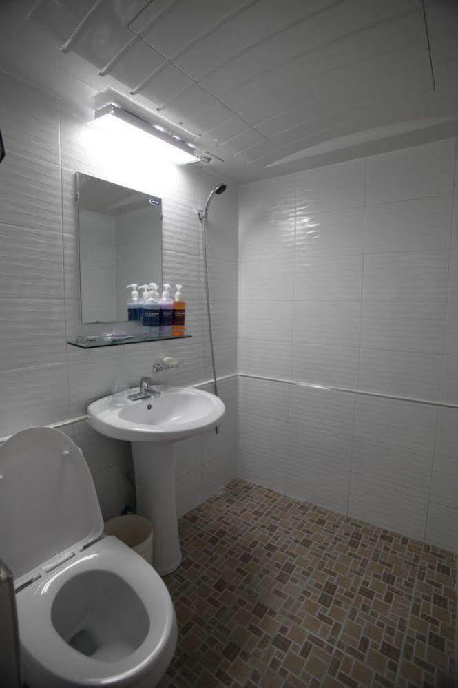 Dadam Guesthouse ヨス市 エクステリア 写真